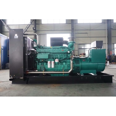 700KW玉柴柴油發電機組-玉柴6缸柴油機YC6TD1000-D30,柴油發電機組缸徑/行程：152/180mm,柴油發電機組水冷發動機功率735KW,柴油發電機組配套馬拉松斯坦福發電機。廠價直銷歡迎選購：13773399855。